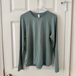 Lululemon License to Train classic fit long sleeve